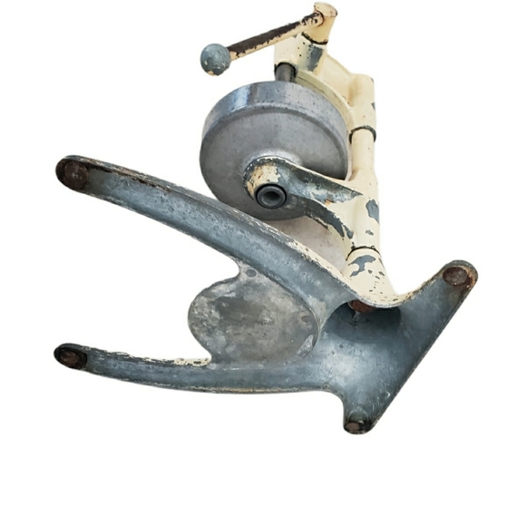 Vintage Antique Juicer Industrial Manual Metal Squeezer - Picture 12 of 16